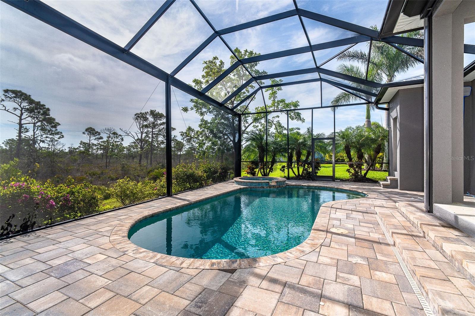 CORAL CAYE - Residential