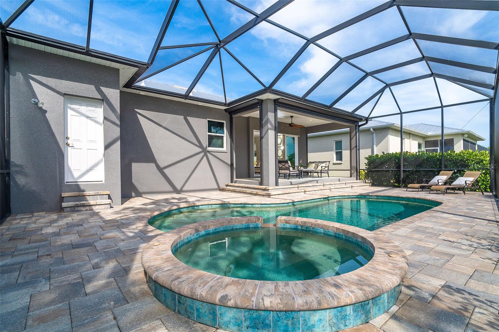 CORAL CAYE - Residential