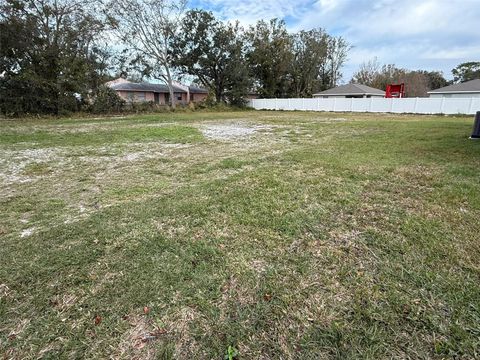 A home in AUBURNDALE