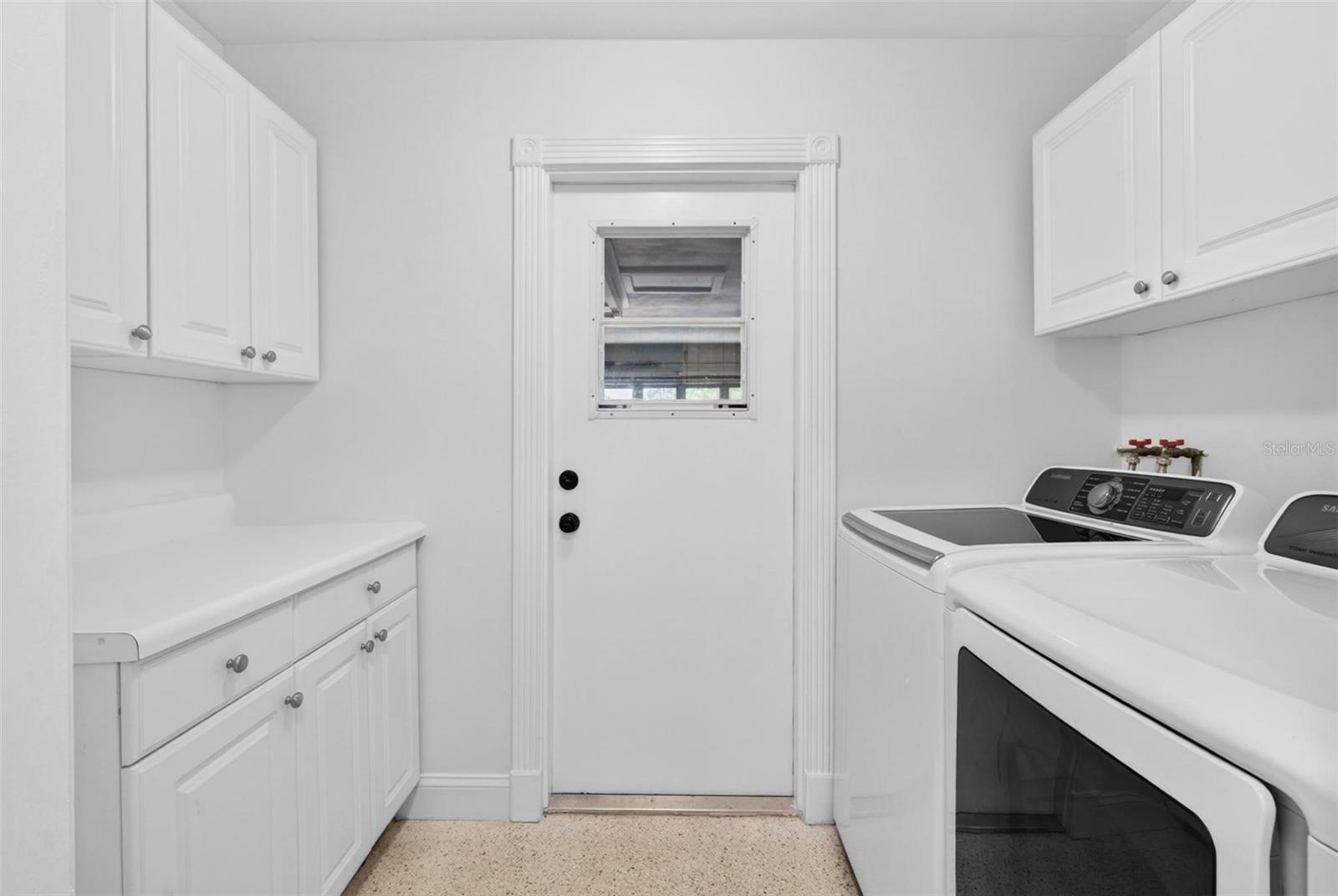 IMPERIAL POINT - Residential