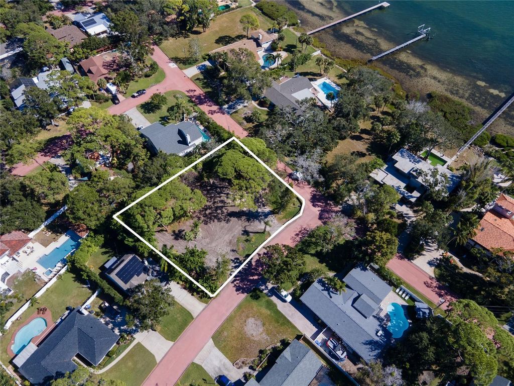 Photo of 1125 Friendly Way S, St Petersburg, FL 33705 (MLS # TB8412742)