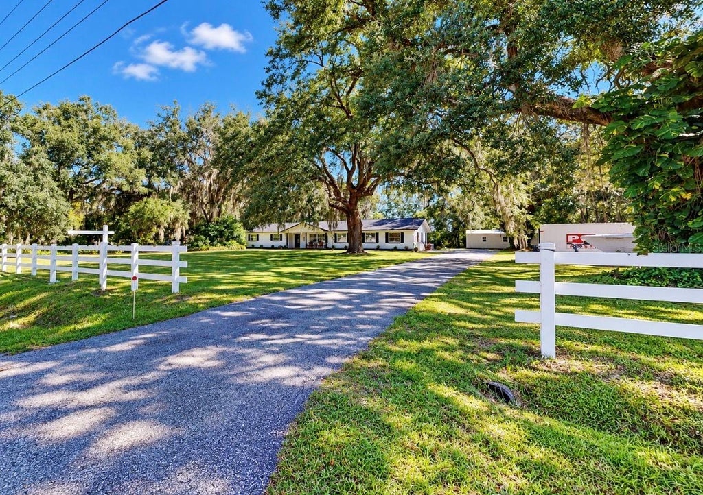 Photo of 2510 Fritzke Road, Dover, FL 33527 (MLS # TB8560889)