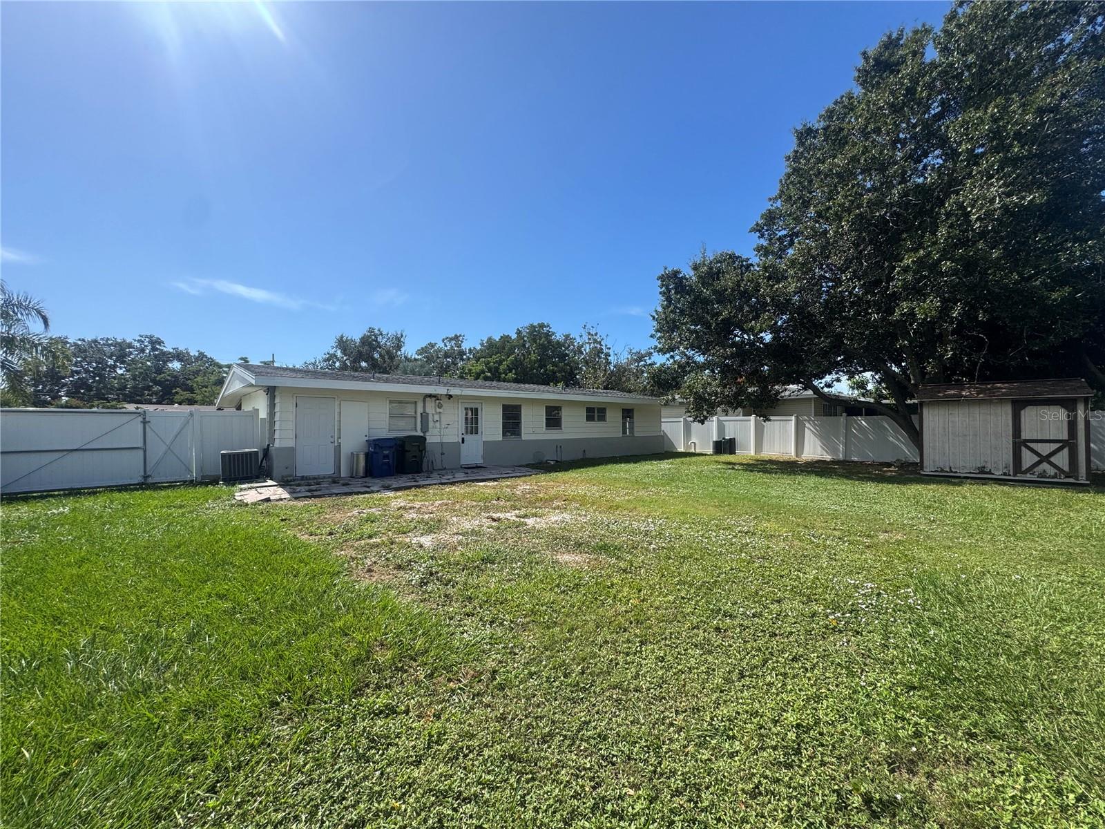 BAHAMA HEIGHTS - Residential Lease