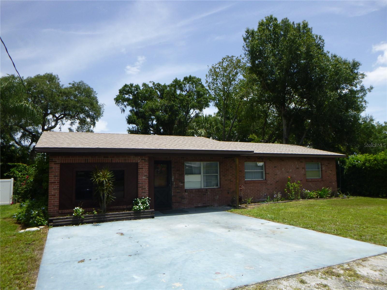 THIS THREE BEDROOM HOME IS WAITING FOR YOUR FINISHING TOUCHES. ROOF NEW IN OCTOBER OF 2023. HOME HAS SCREEN PORCH ON BACK TO GET THE MJOST OUT OF THE HUGE LARD. THIS HOME NEEDS LOTS OF REPAIRS. THE NEW OWNER USE THIER OWN PALET OF DESIGN AND COLORS. THE HOME IS ONE BLOCK FROM THE NEW LAKE ARIANA PARK. YOU CAN FEEL THE BREEZE FROM THE LAKE IN THE FRONT YARD!!