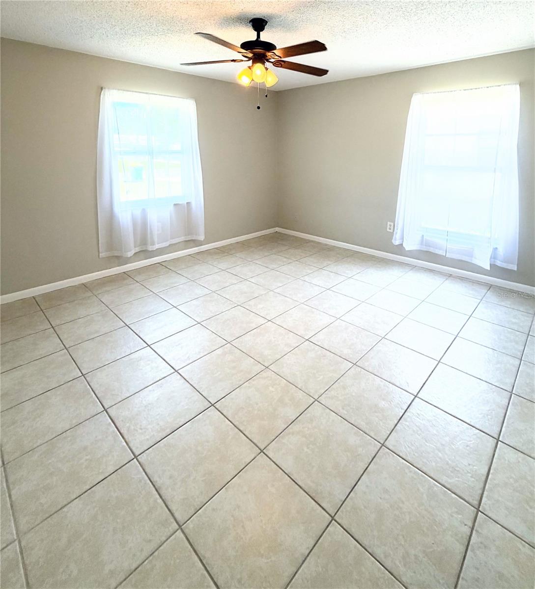 FRUITLAND PARK TROPIC SUB - Residential