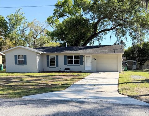 Photo of 709 Lewis Street, Fruitland Park, FL 34731 (MLS # O6392602)