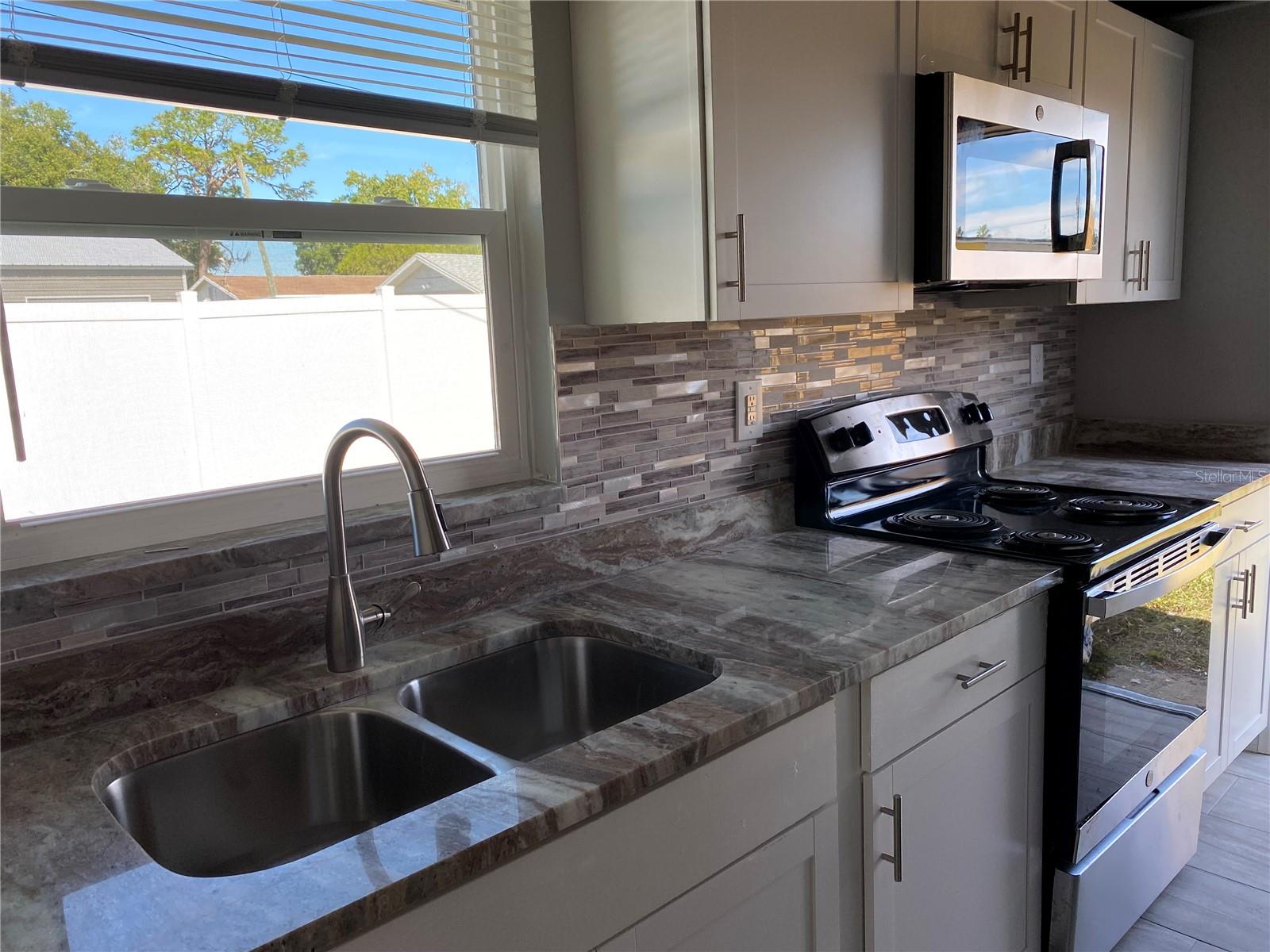 CITY ZEPHYRHILLS - Residential Lease