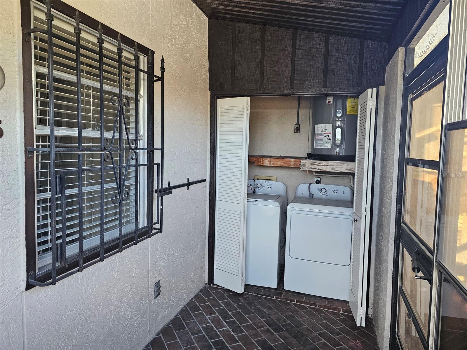 MIRROR LAKE SEC 4 - Residential Lease