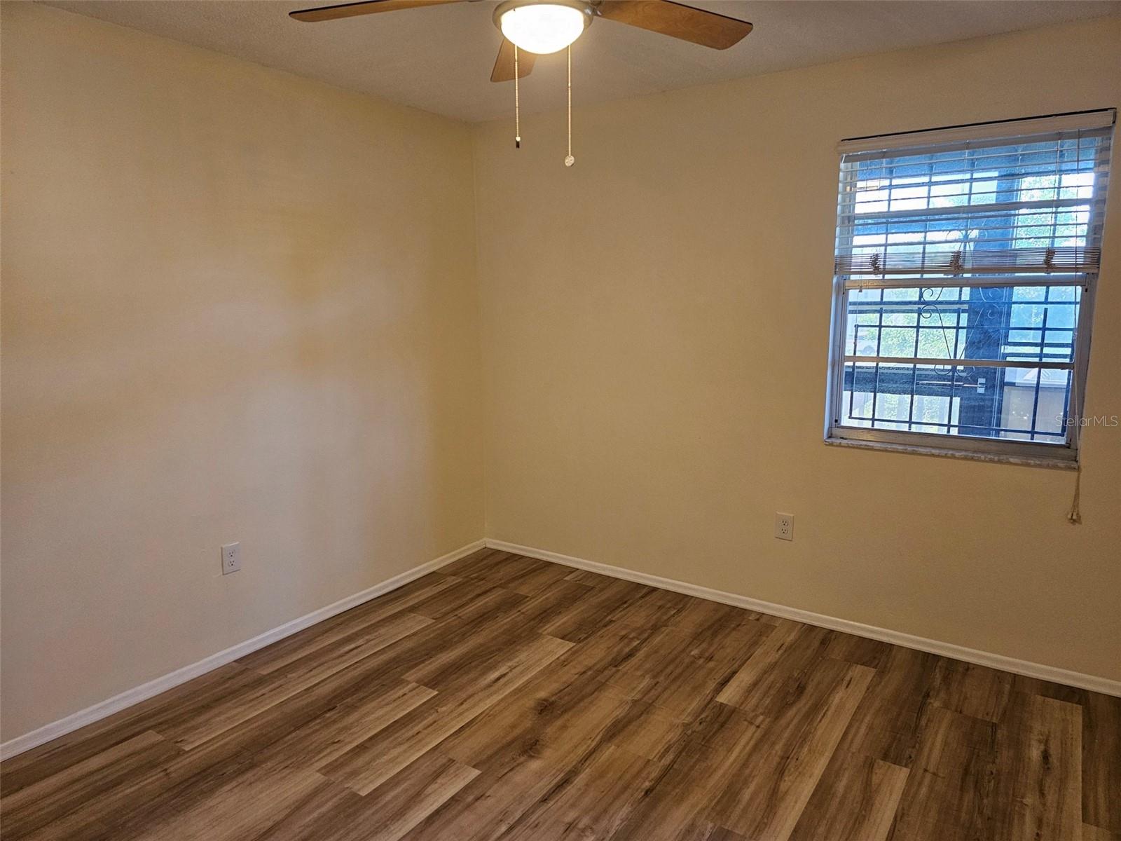 MIRROR LAKE SEC 4 - Residential Lease