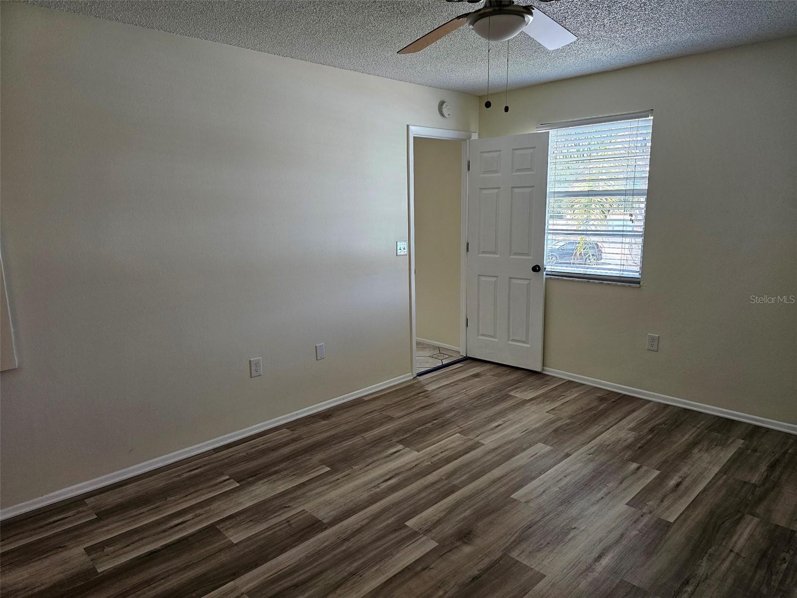 MIRROR LAKE SEC 4 - Residential Lease