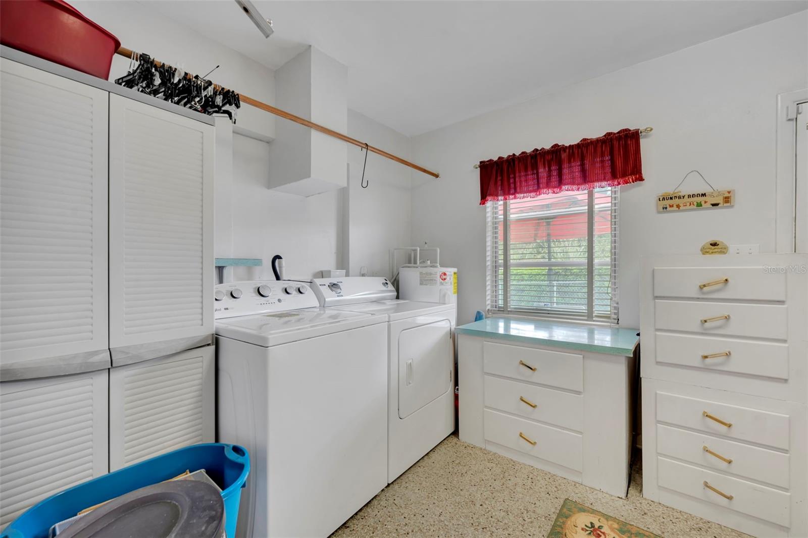 LAKE MARIE ESTATES REP - Residential