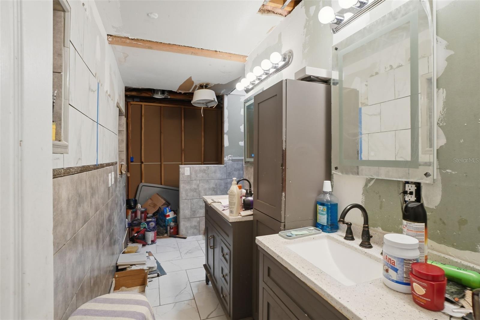 MALIBU GROVES ELEVENTH ADD - Residential