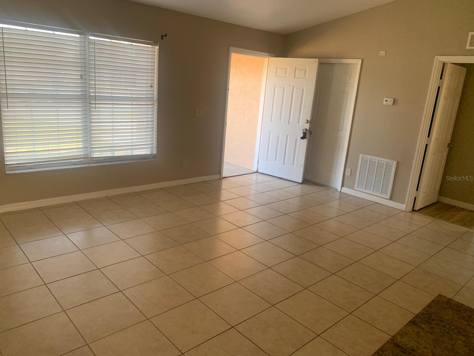 MARION OAKS UN 04 - Residential Lease