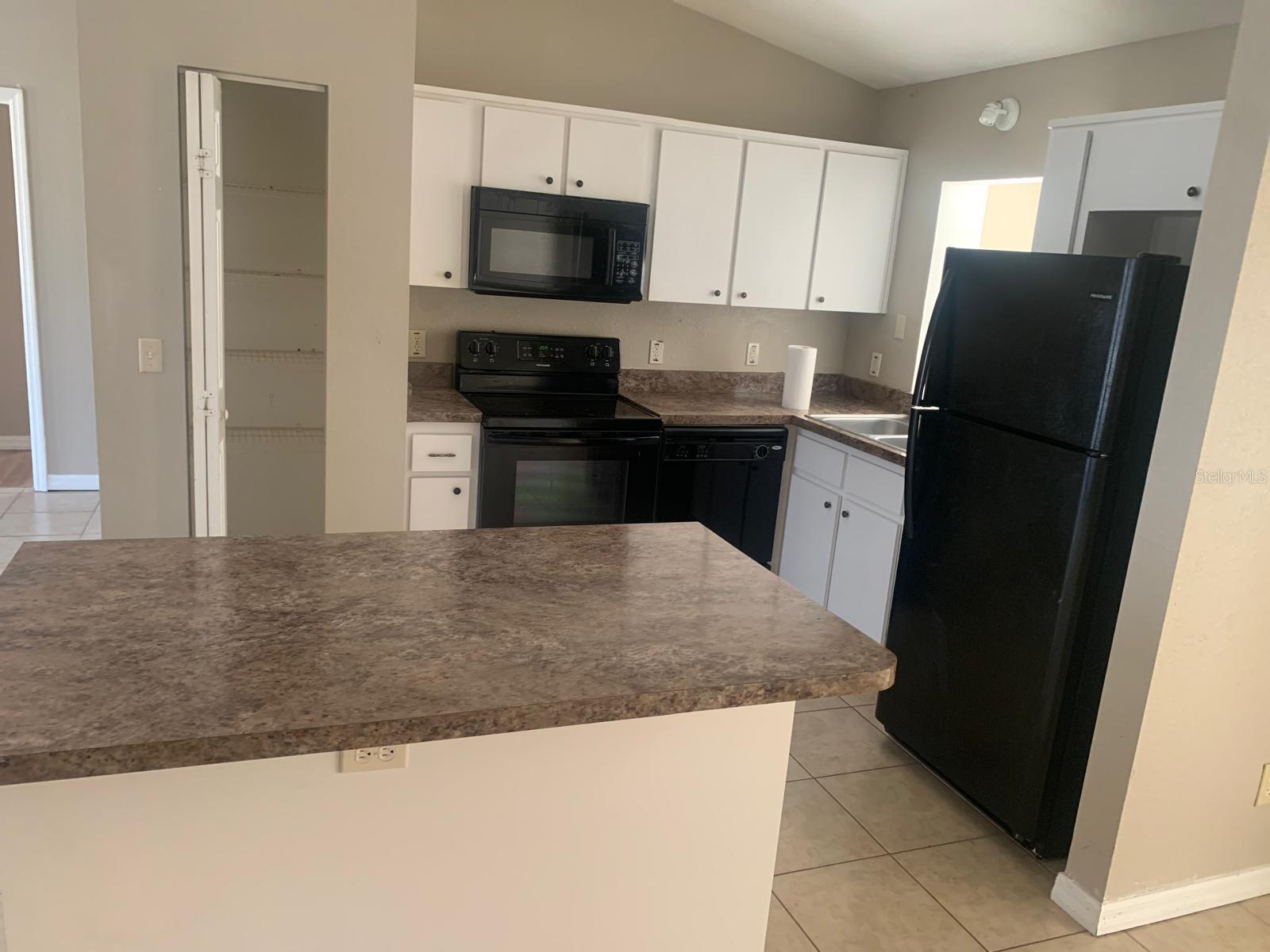 MARION OAKS UN 04 - Residential Lease