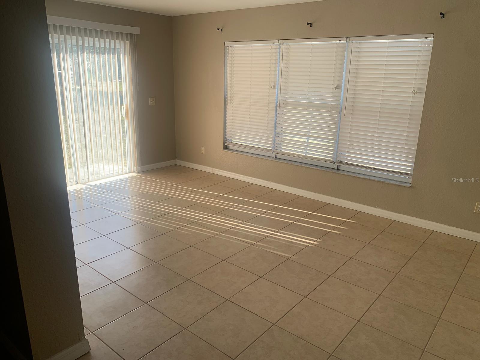 MARION OAKS UN 04 - Residential Lease