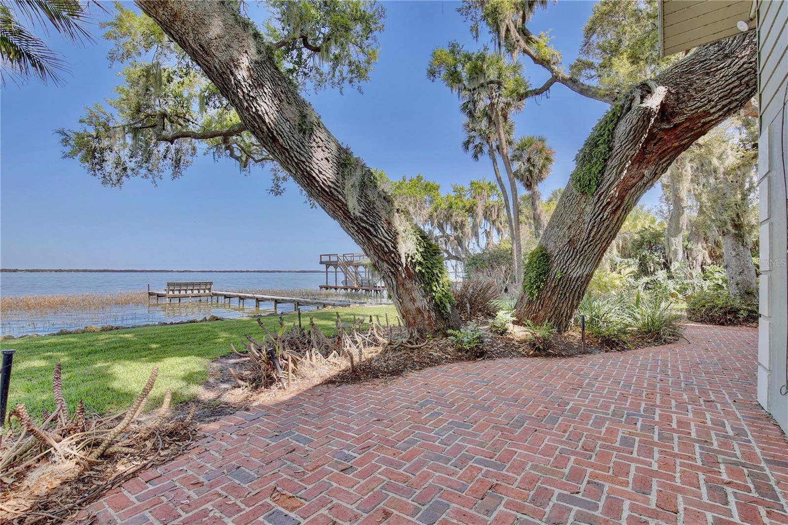 TAVARES BANNING BEACH - Residential