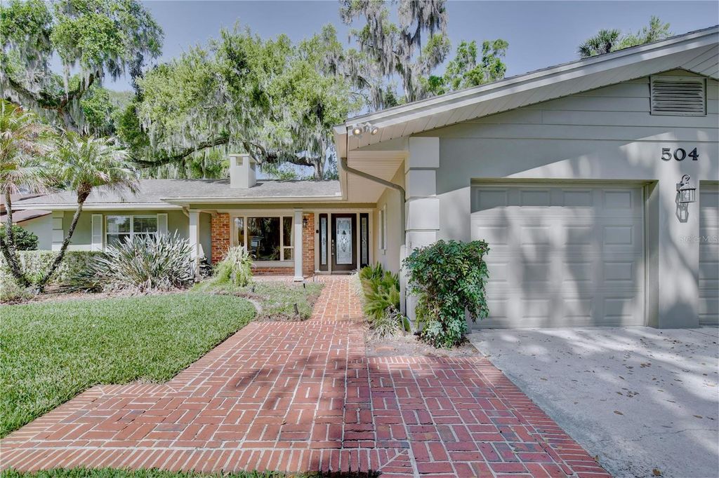 Photo of 504 Banning Beach Road, Tavares, FL 32778 (MLS # O6393785)