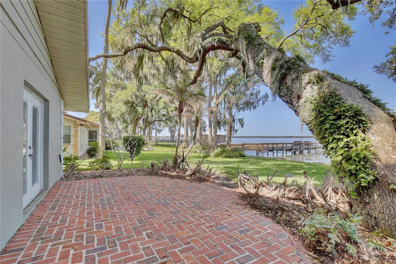 TAVARES BANNING BEACH - Residential