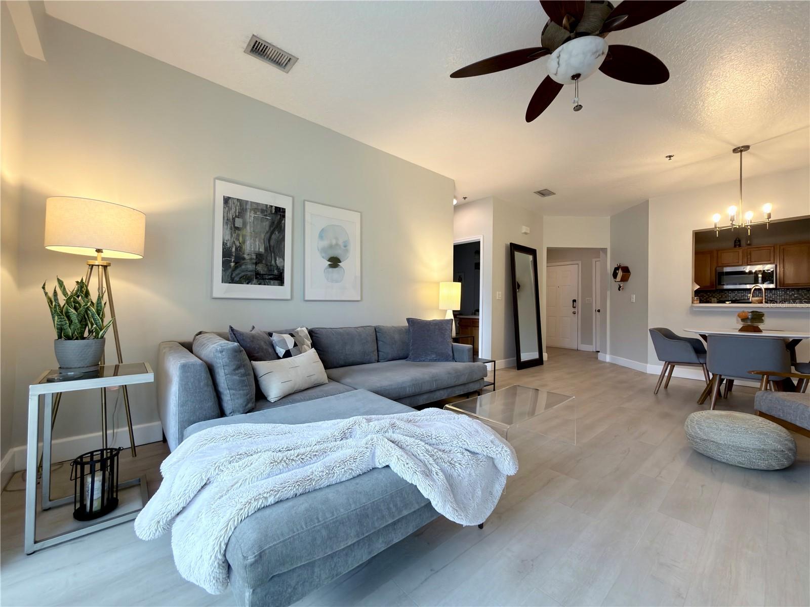 SUMMERGATE CONDO PH 01 5923/0662 - Residential