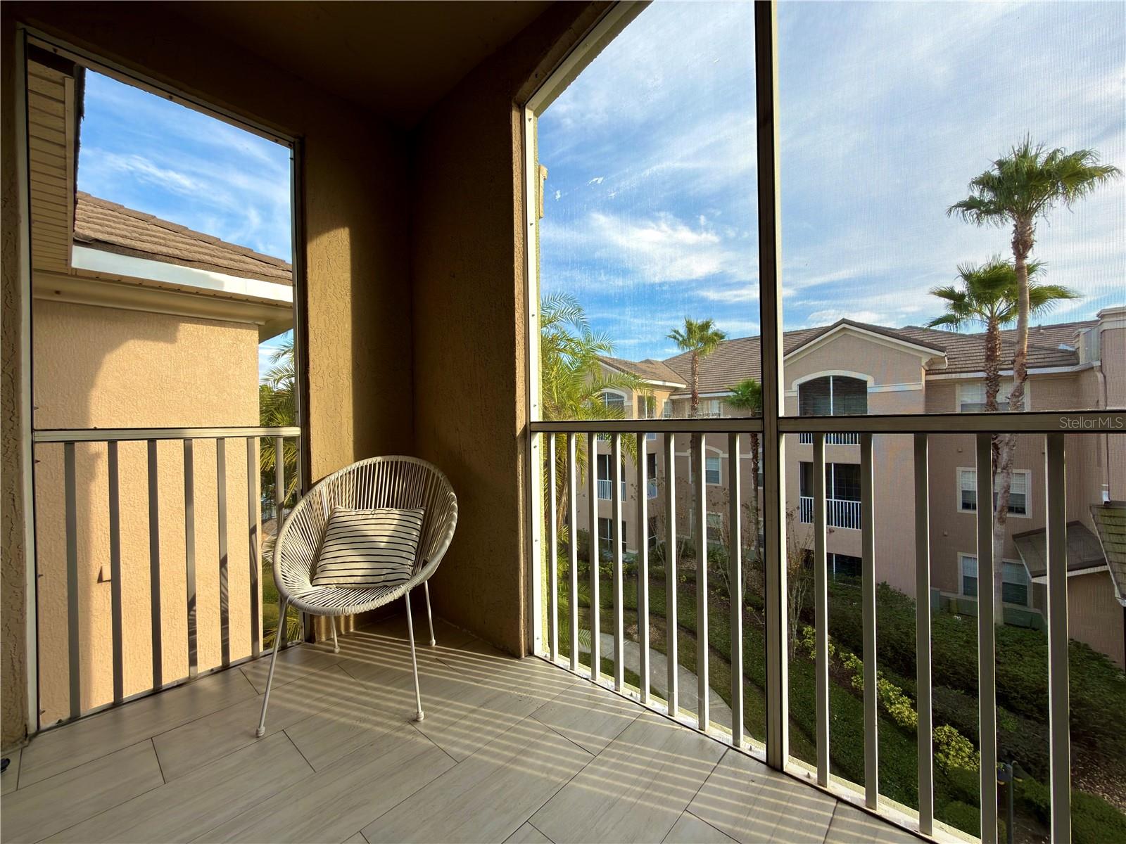SUMMERGATE CONDO PH 01 5923/0662 - Residential
