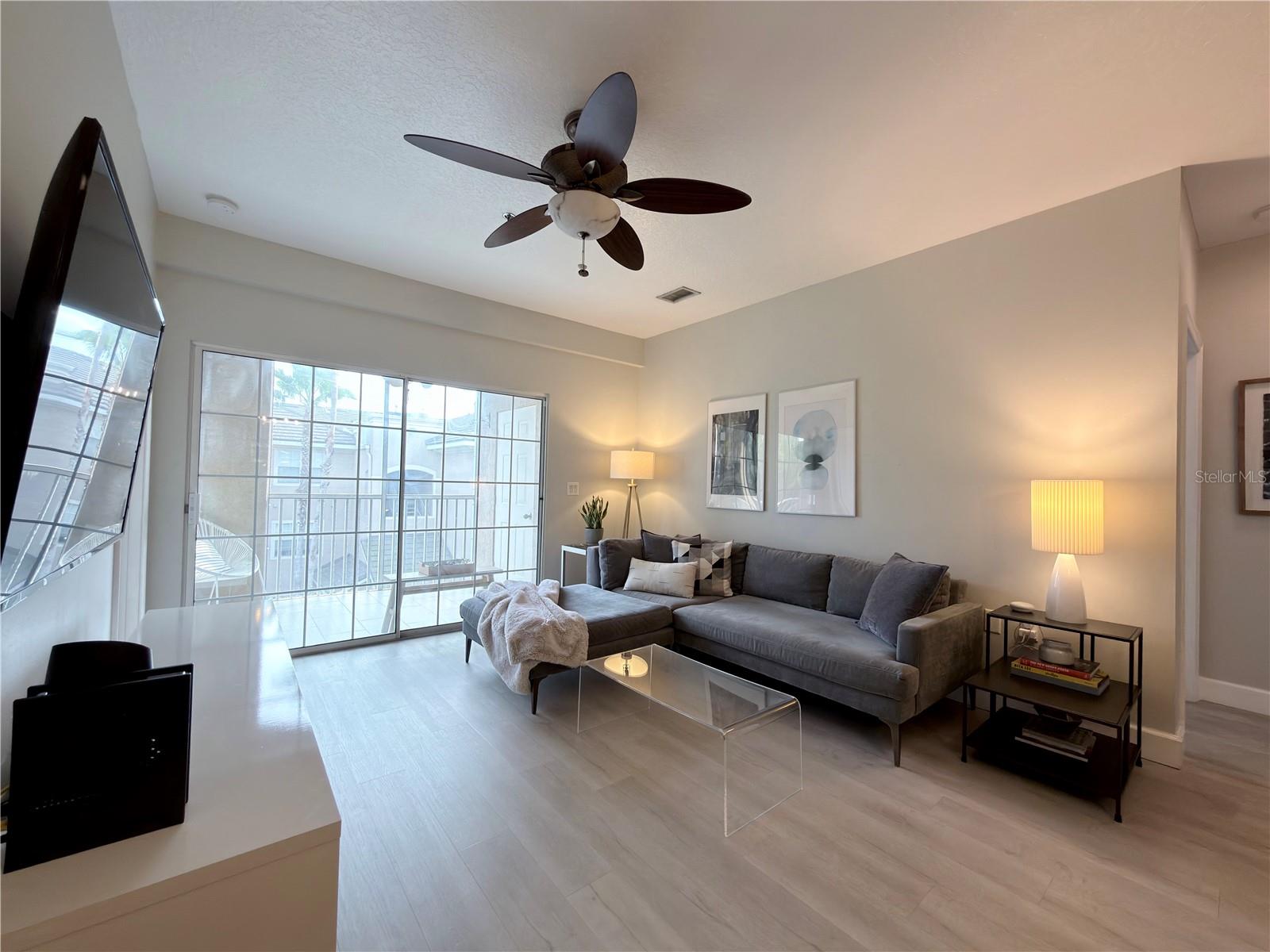 SUMMERGATE CONDO PH 01 5923/0662 - Residential