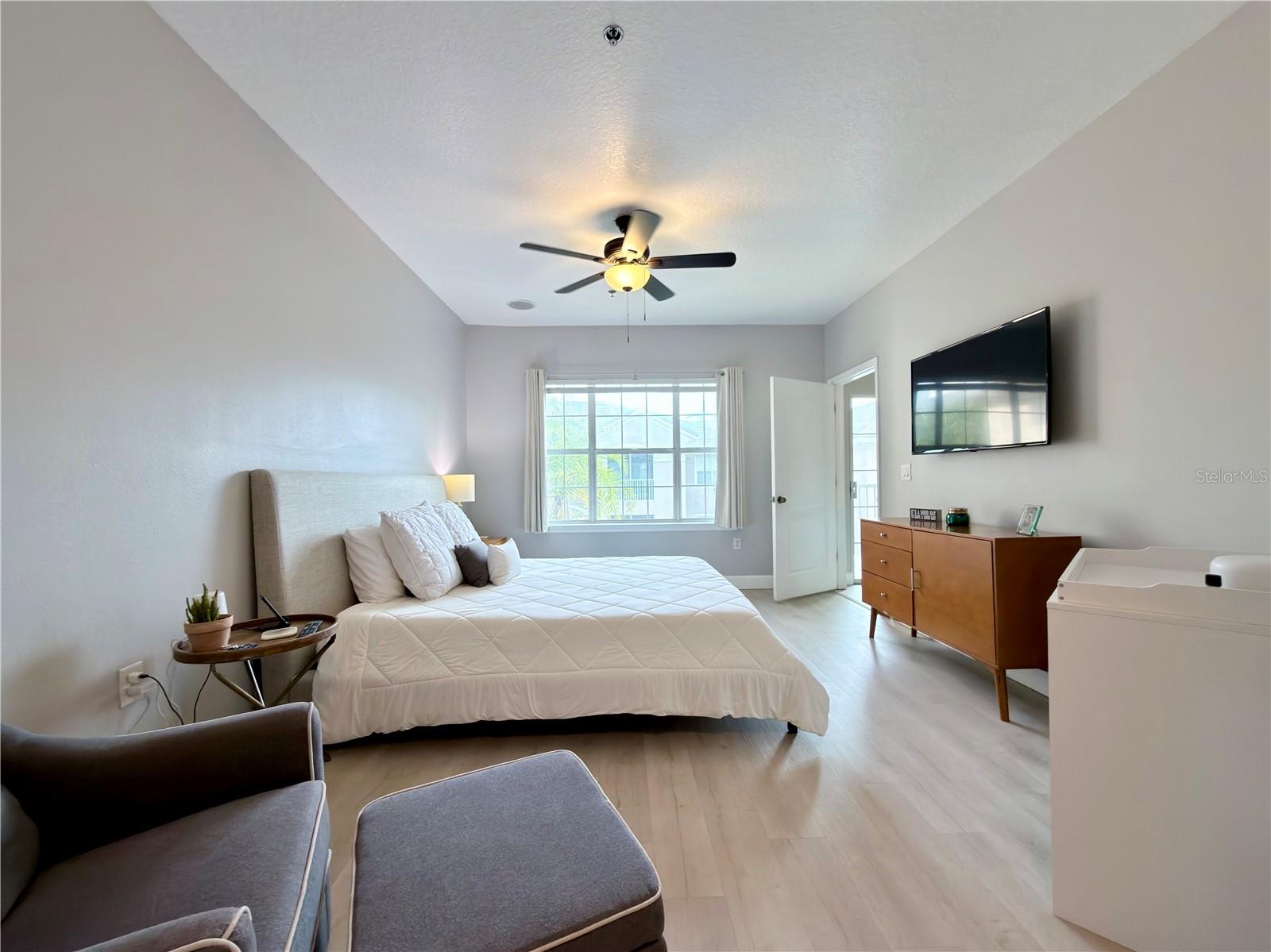 SUMMERGATE CONDO PH 01 5923/0662 - Residential