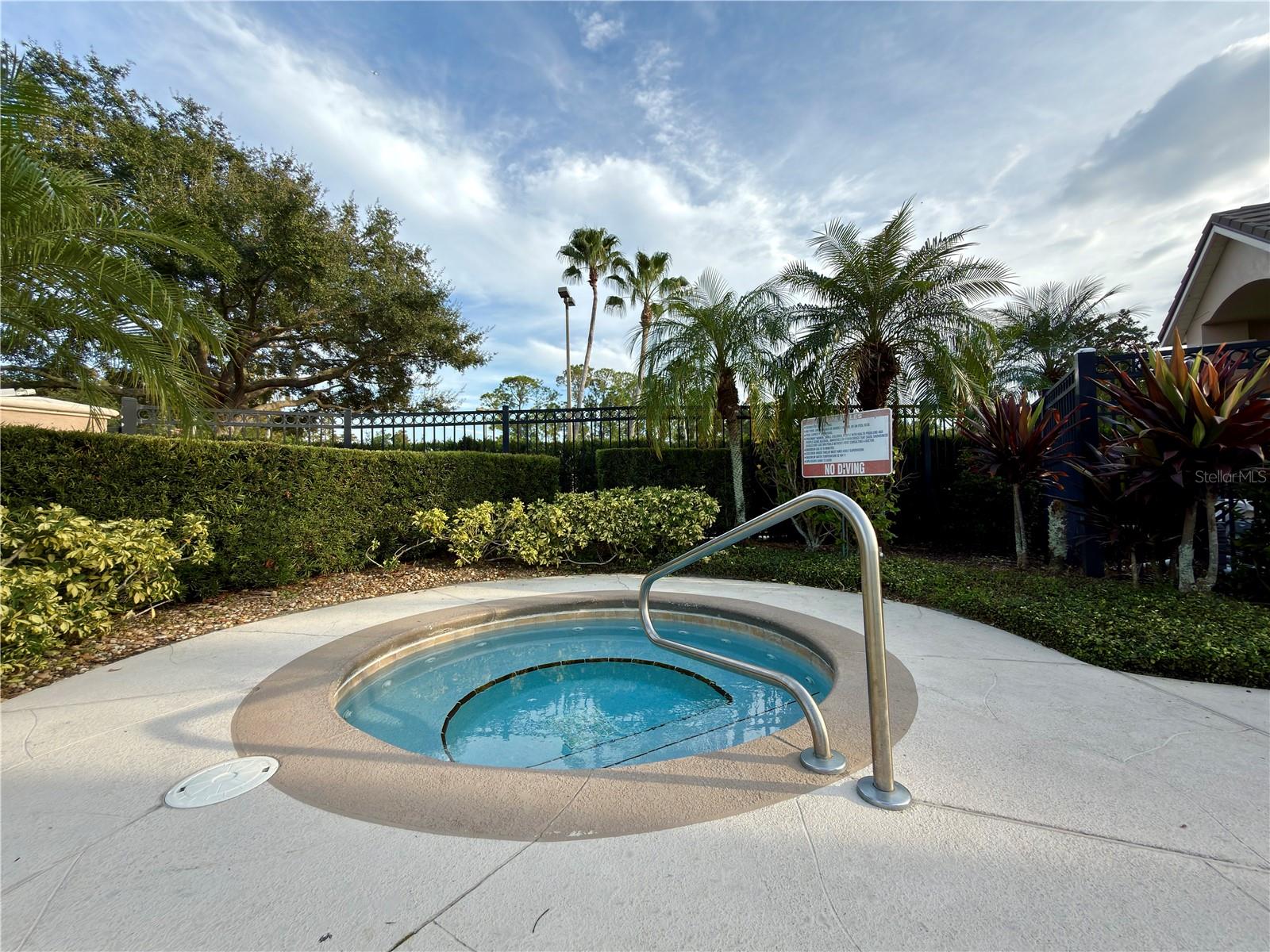 SUMMERGATE CONDO PH 01 5923/0662 - Residential