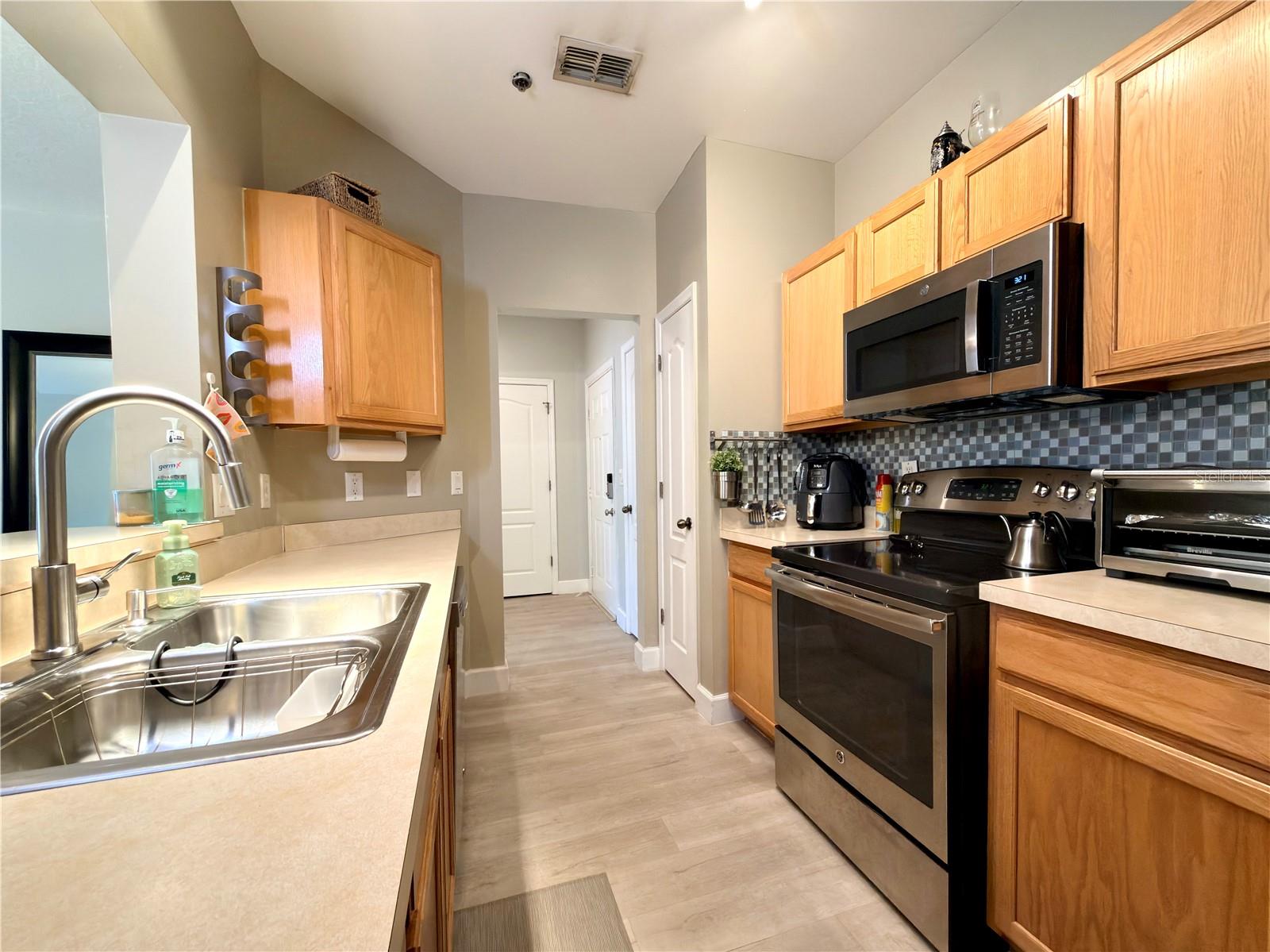 SUMMERGATE CONDO PH 01 5923/0662 - Residential