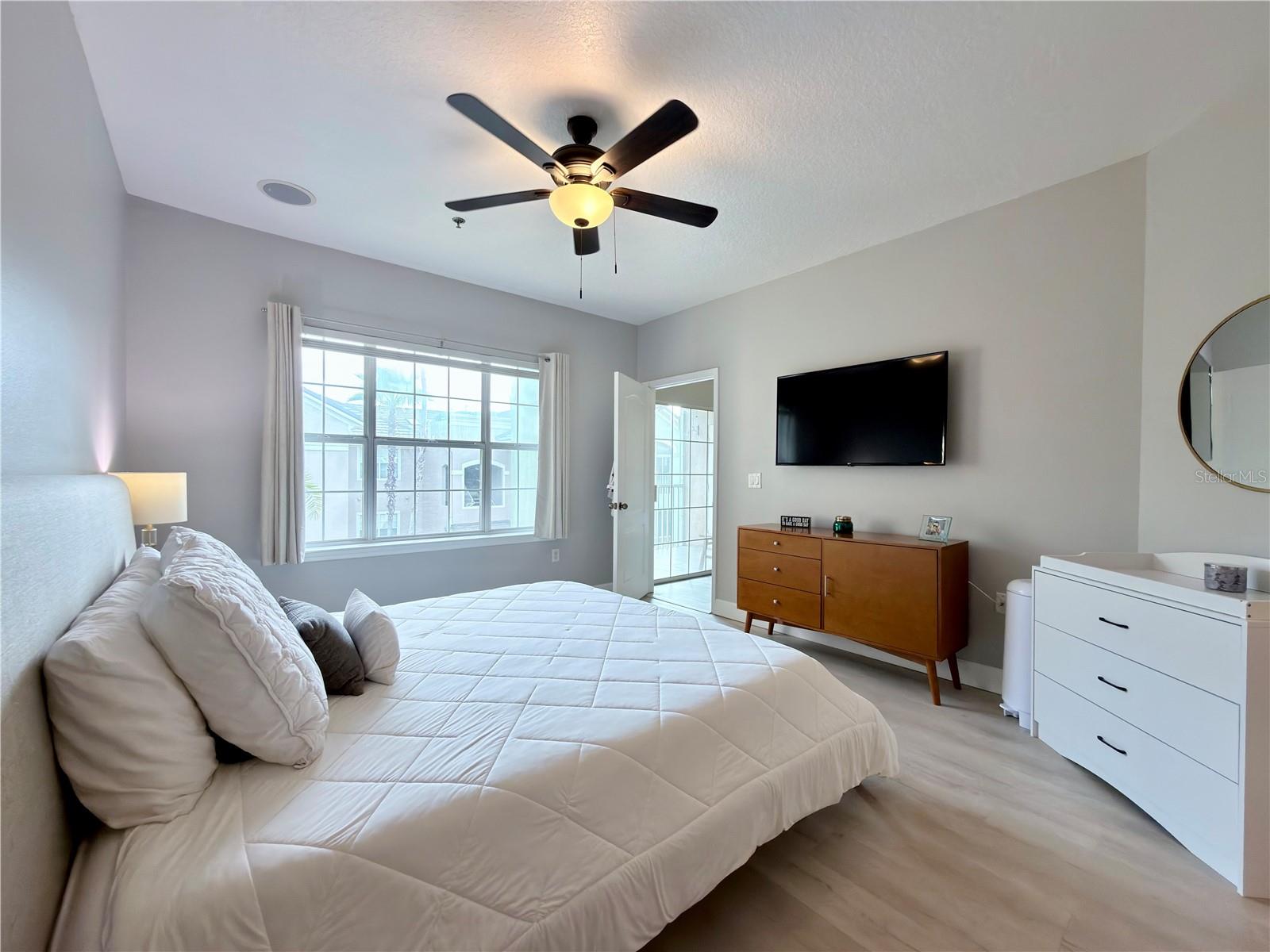 SUMMERGATE CONDO PH 01 5923/0662 - Residential