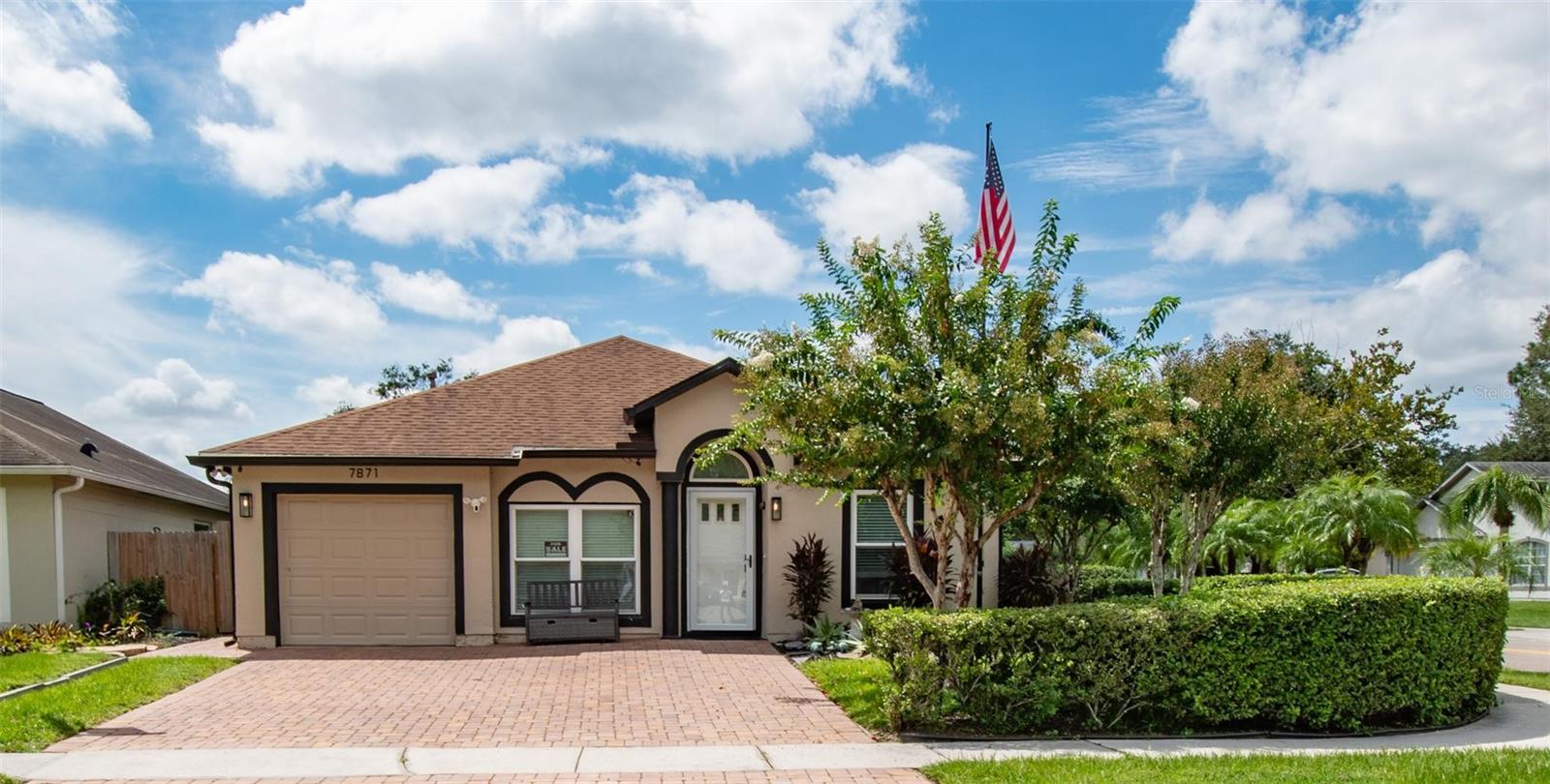 Prime Location! Beautifully Updated 4-Bedroom, 2-Bath Home
Discover 7871 Pine Fork Dr, a lovingly cared-for residence in a desirable East Orlando community. This spacious 4-bedroom, 2-bath home combines comfort, style, and functionality—perfect for today’s lifestyle needs.
Situated on a corner lot, the property features numerous upgrades and high-quality appliances. With easy access to major highways, you’ll enjoy a short drive to Downtown Orlando, Orlando International Airport, as well as shopping, dining, and entertainment.
Here’s your chance to own a home in one of Orlando’s most convenient and sought-after locations!