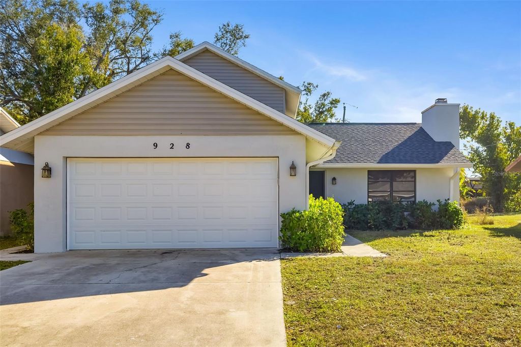 Photo of 928 Laurel Avenue, Venice, FL 34285 (MLS # A4675691)