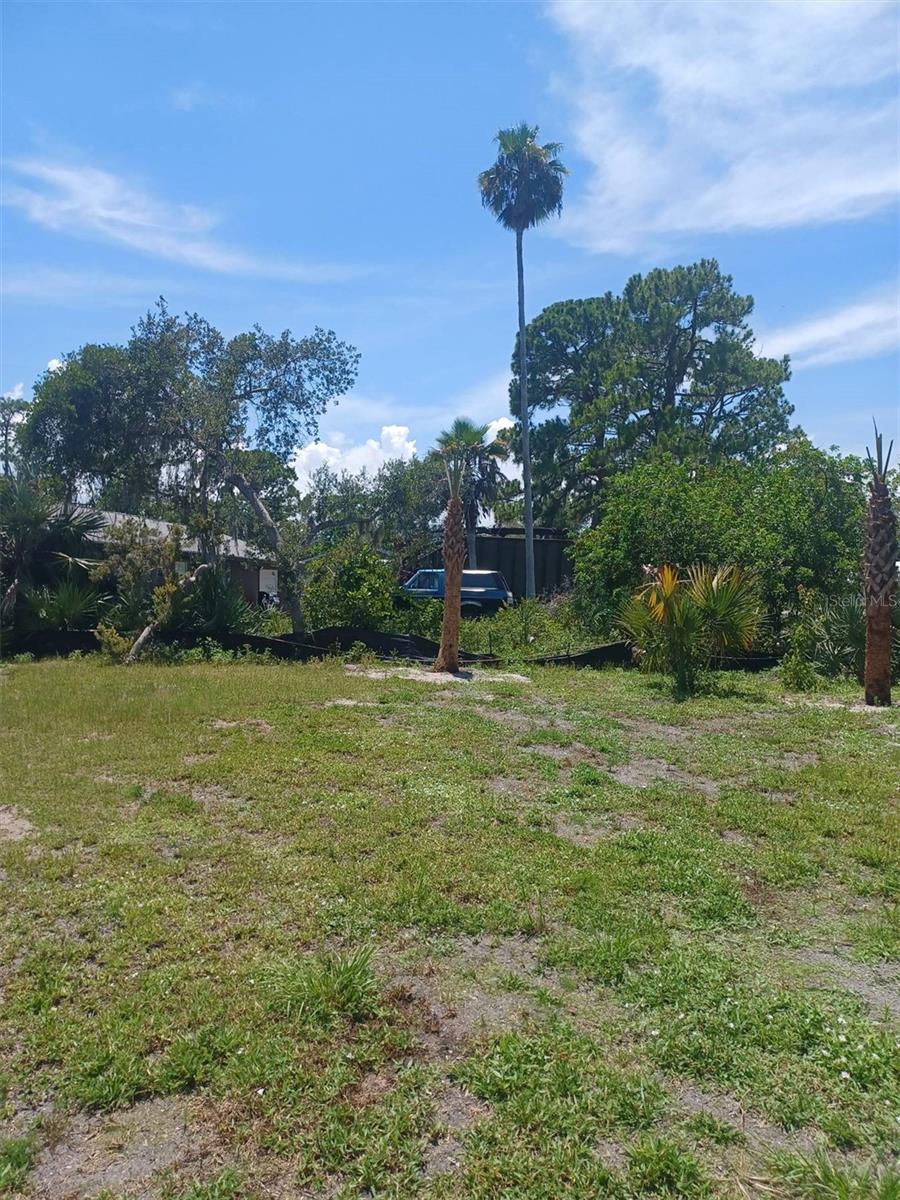 LYNNE GARDENS - Land