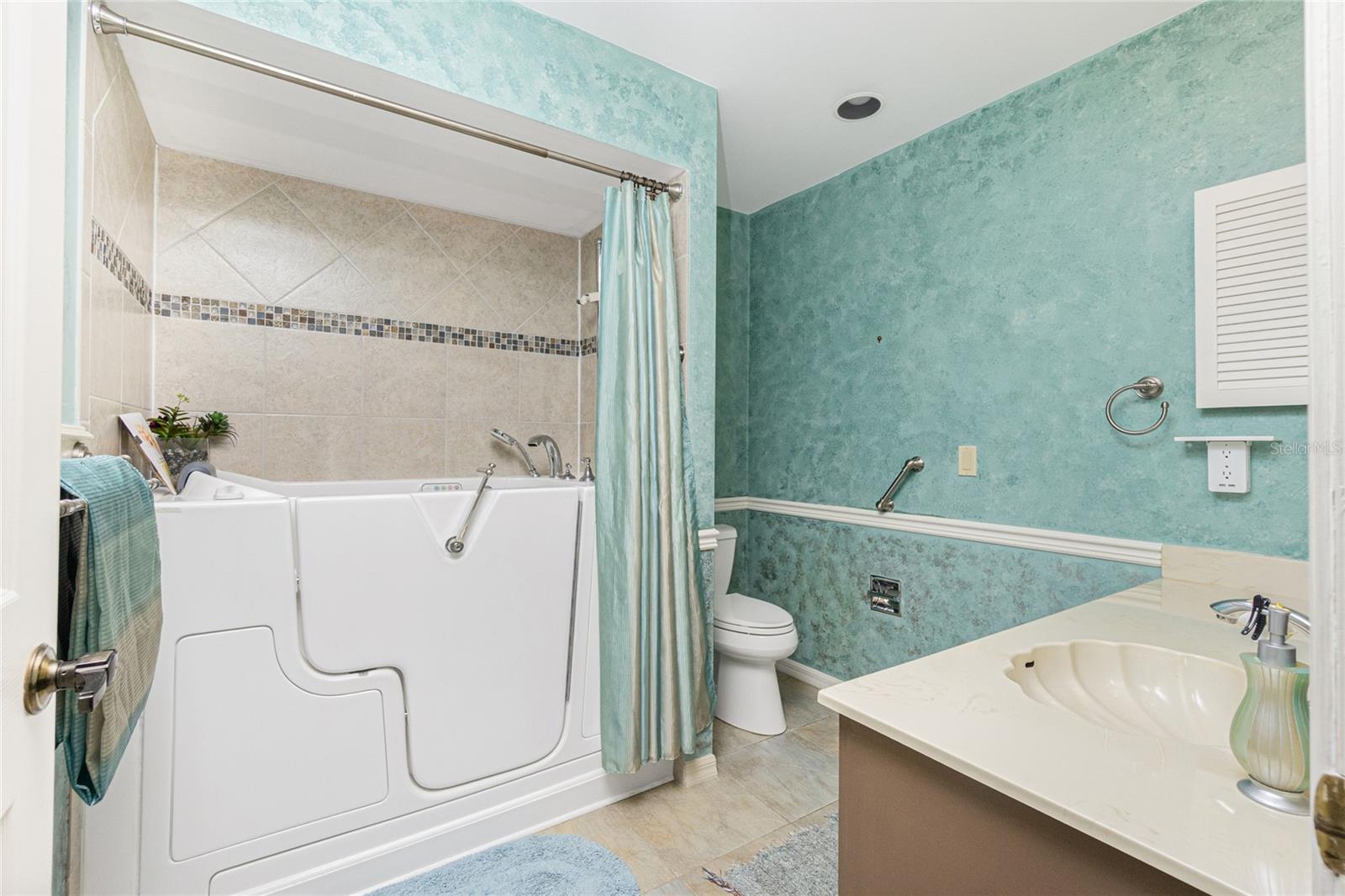 KINGSWAY GOLF VILLAS FIRST ADD - Residential