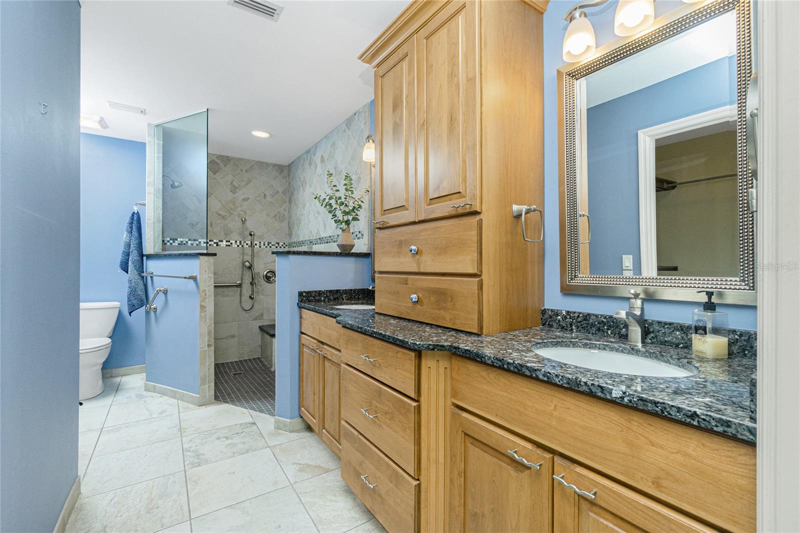 KINGSWAY GOLF VILLAS FIRST ADD - Residential