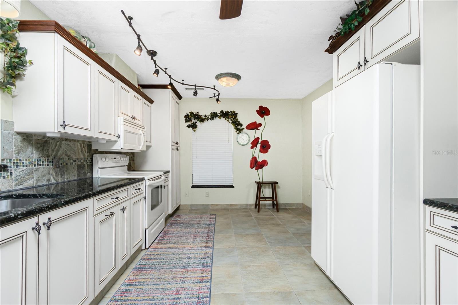 KINGSWAY GOLF VILLAS FIRST ADD - Residential