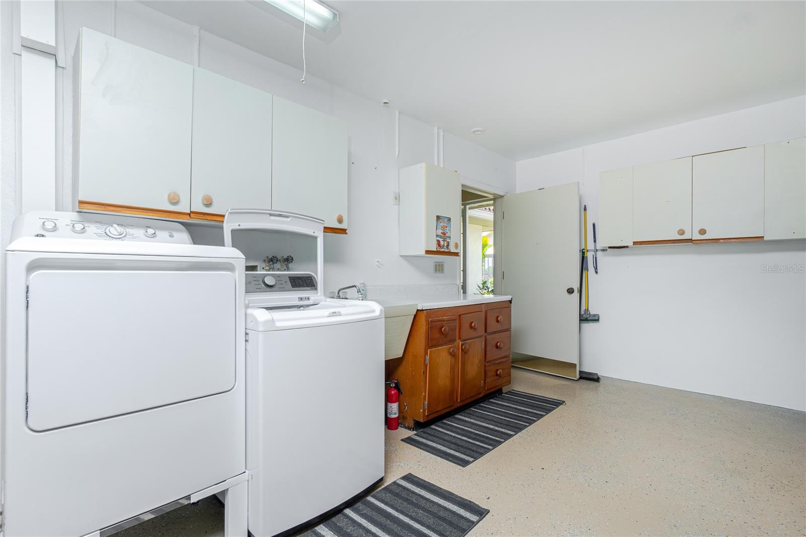 KINGSWAY GOLF VILLAS FIRST ADD - Residential