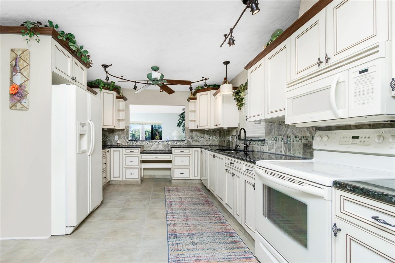 KINGSWAY GOLF VILLAS FIRST ADD - Residential