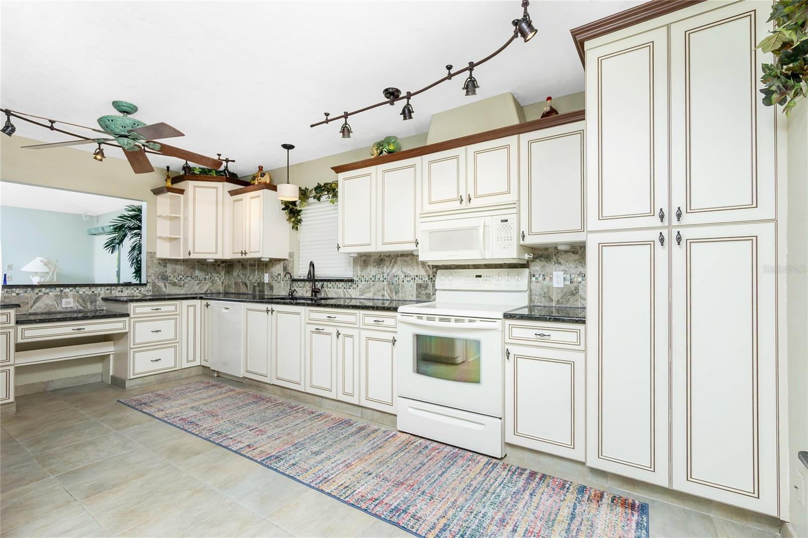 KINGSWAY GOLF VILLAS FIRST ADD - Residential