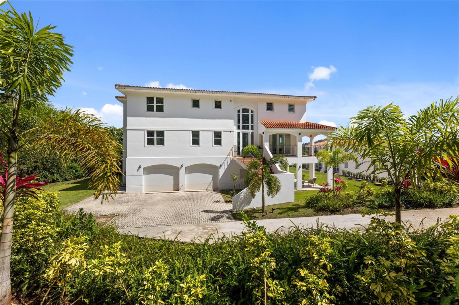 Carretera PR-175 KM. 4.0k ESMERALD LAKE PLANTATION