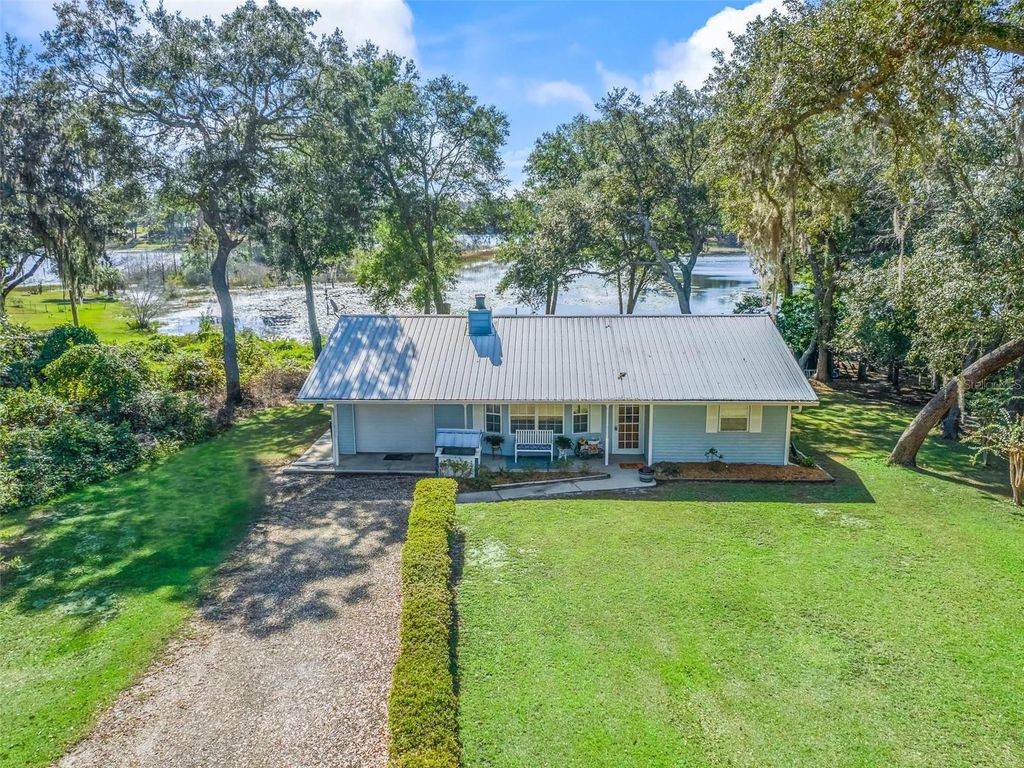 Photo of 16684 SE 54th Street, Ocklawaha, FL 32179 (MLS # G5113043)
