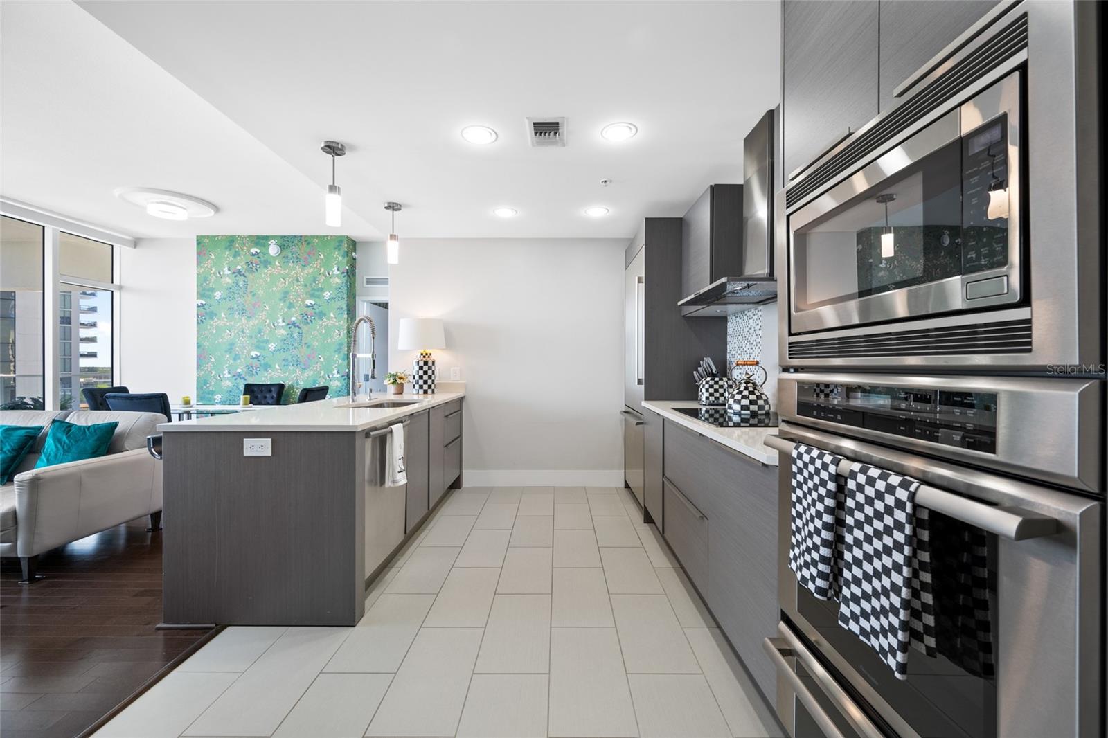 SIGNATURE PLACE CONDO - Residential