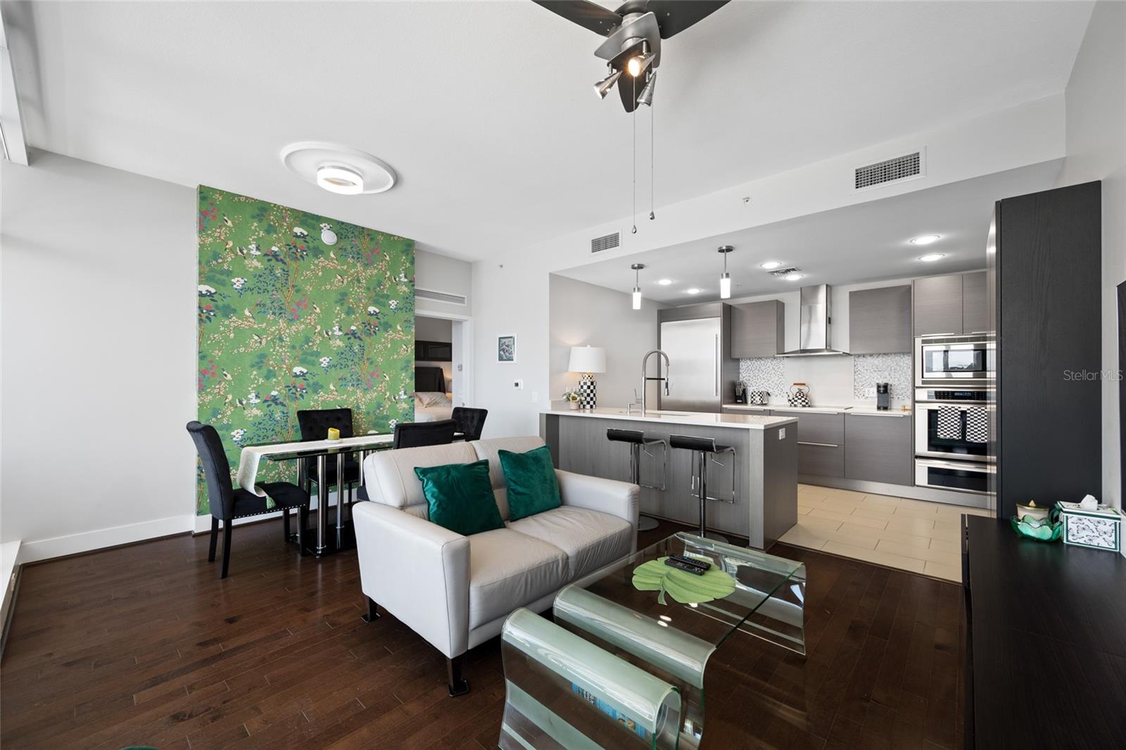 SIGNATURE PLACE CONDO - Residential