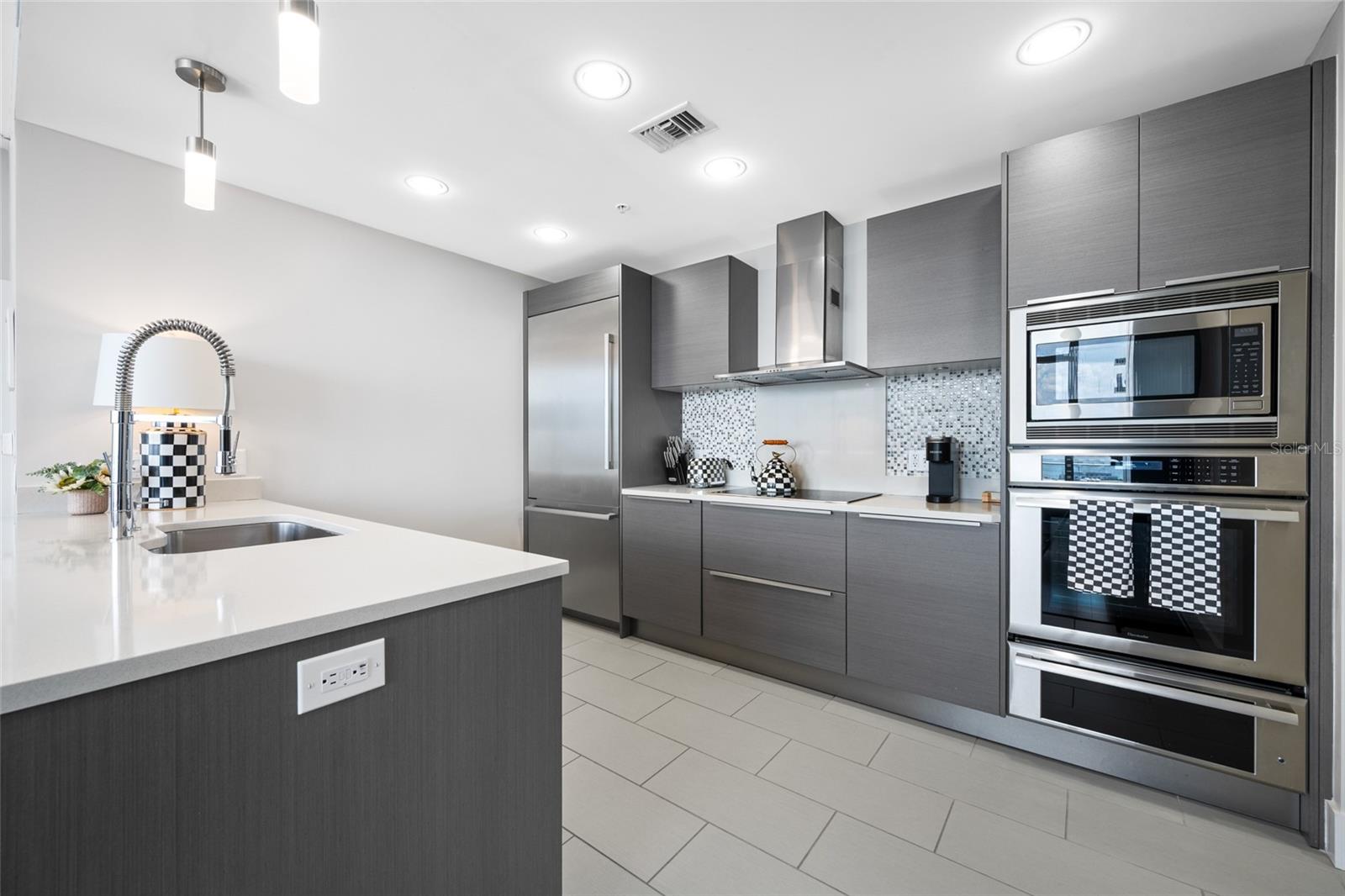 SIGNATURE PLACE CONDO - Residential