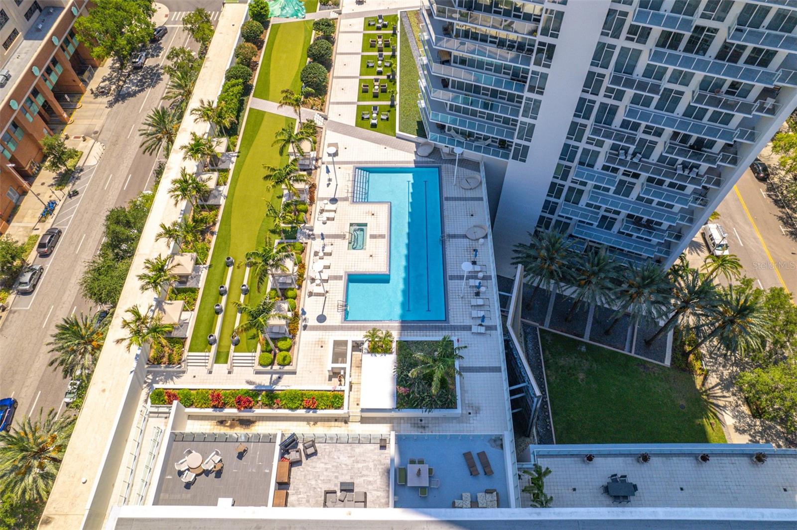 SIGNATURE PLACE CONDO - Residential