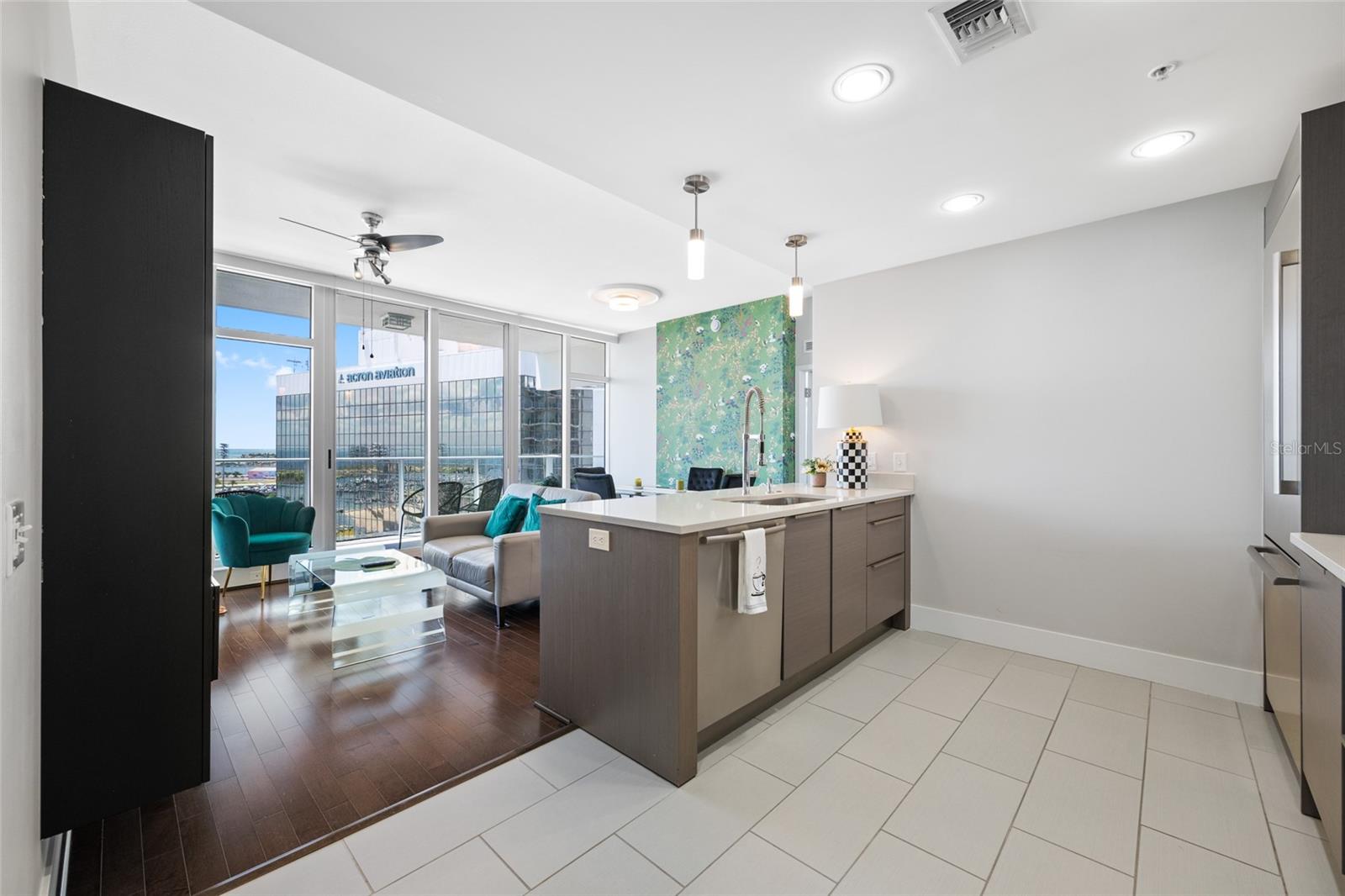 SIGNATURE PLACE CONDO - Residential