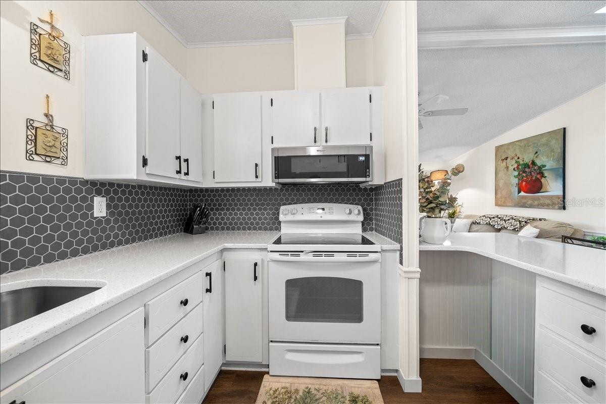 LADY LAKE ORANGE BLOSSOM GARDENS UNIT 08 - Residential