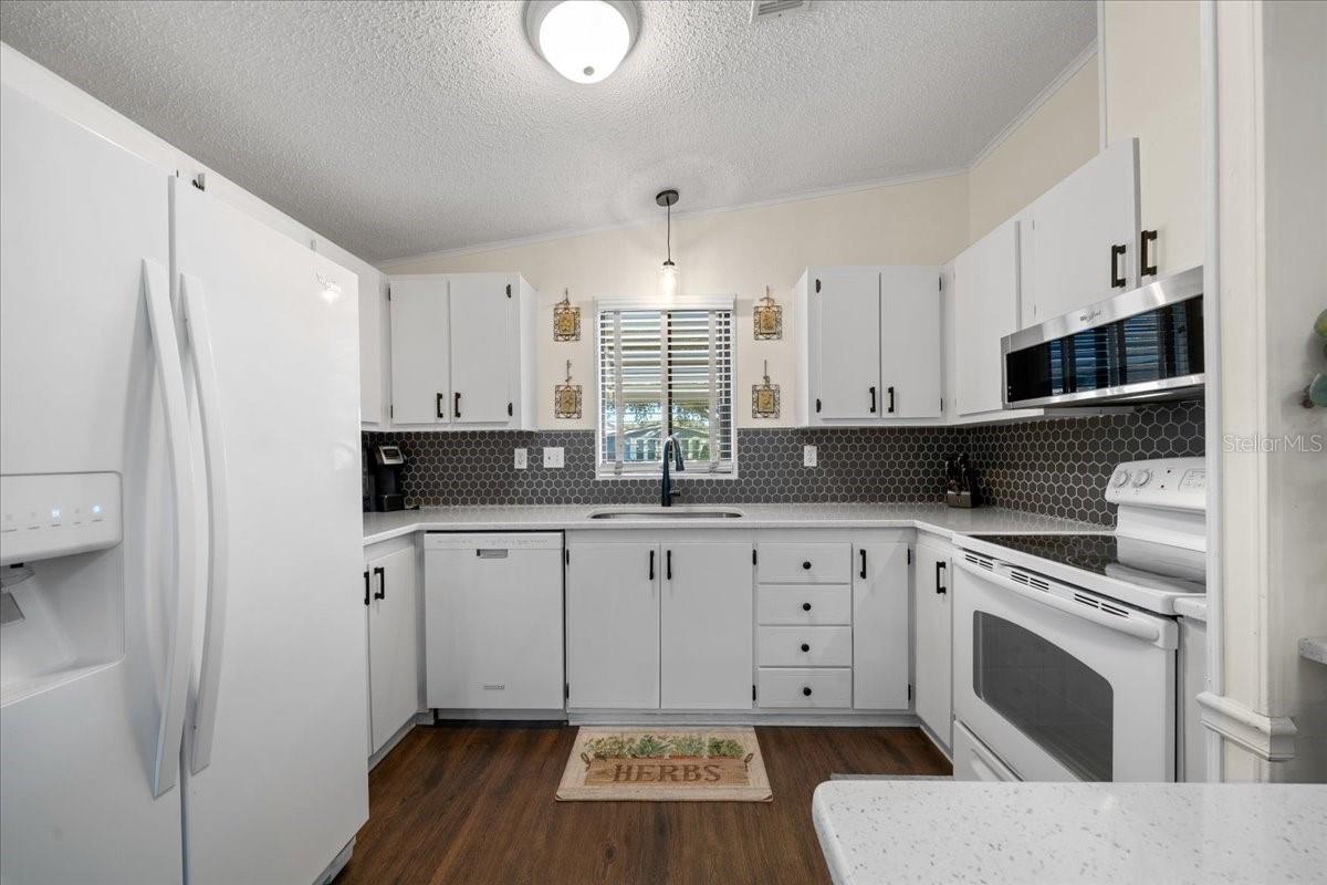 LADY LAKE ORANGE BLOSSOM GARDENS UNIT 08 - Residential