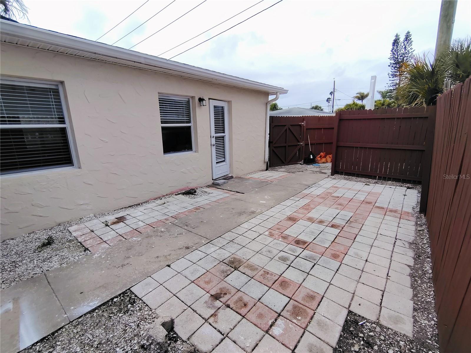 MADEIRA SHORES SUB - Residential Lease