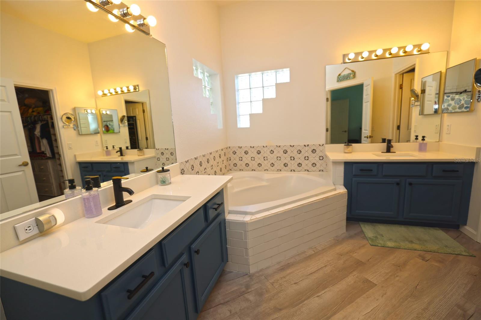 WOODMERE LAKES - Residential