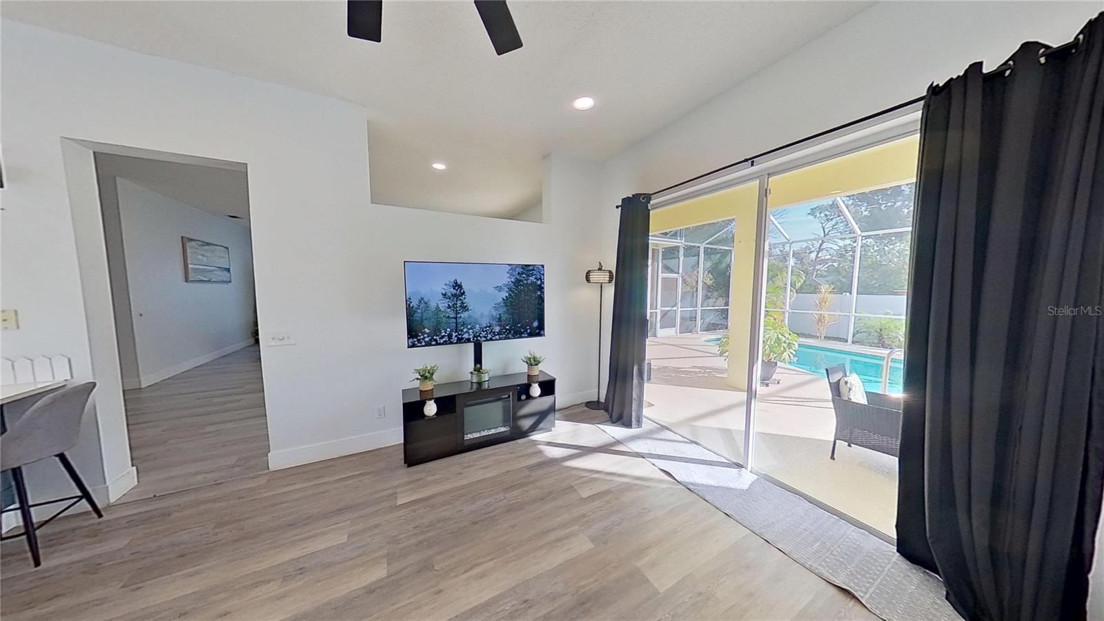 WOODMERE LAKES - Residential